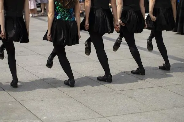 traditional irish dancers performing outside for shoppers